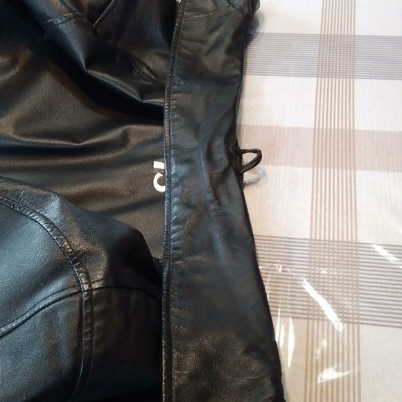 Mississauga Braves Leather Jacket - Picture 12 of 12